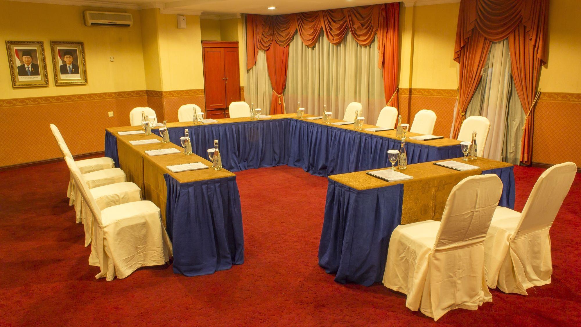 Travellers Suites Serviced Apartments Medan Buitenkant foto