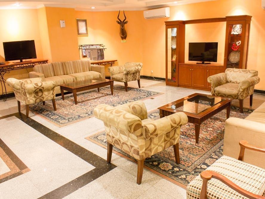 Travellers Suites Serviced Apartments Medan Buitenkant foto