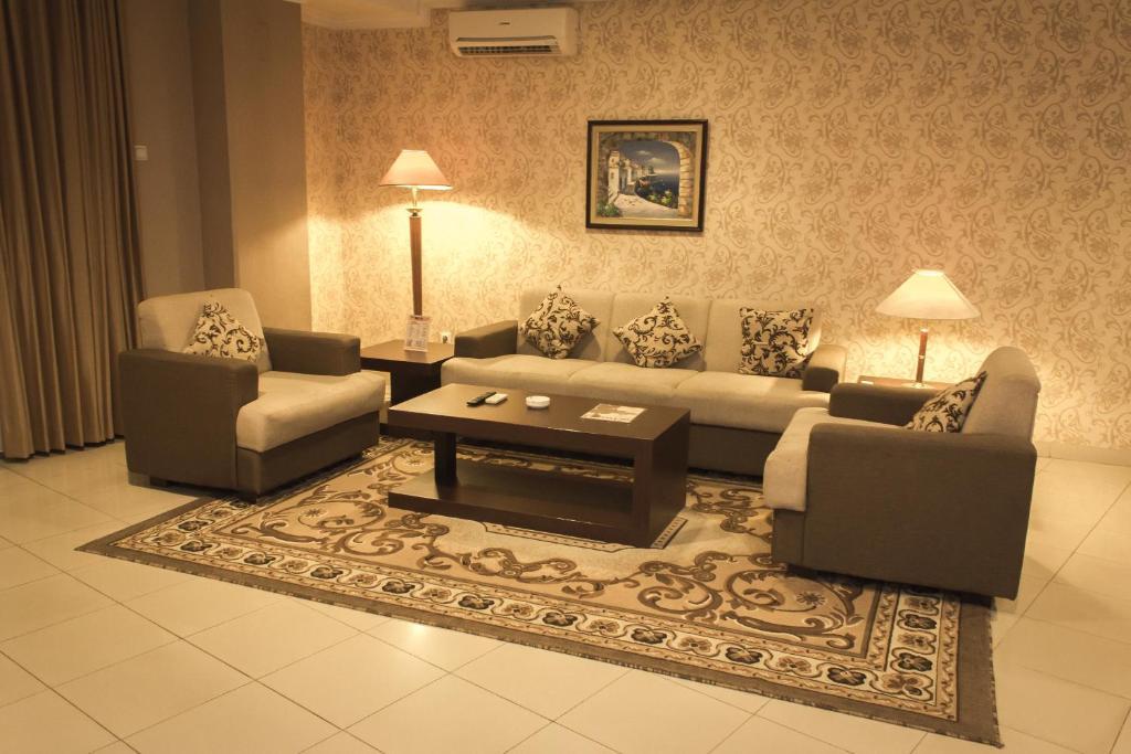 Travellers Suites Serviced Apartments Medan Buitenkant foto