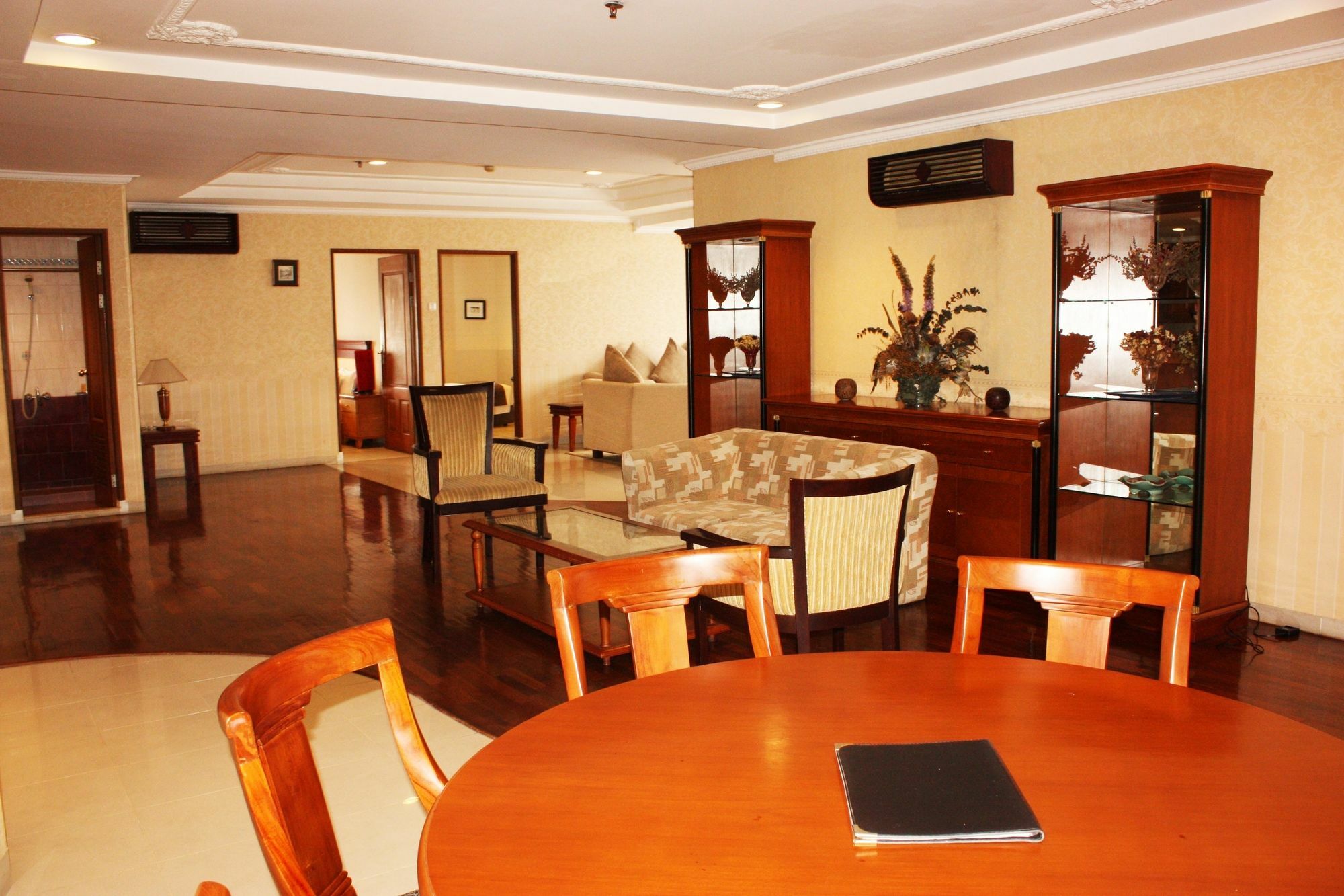 Travellers Suites Serviced Apartments Medan Buitenkant foto